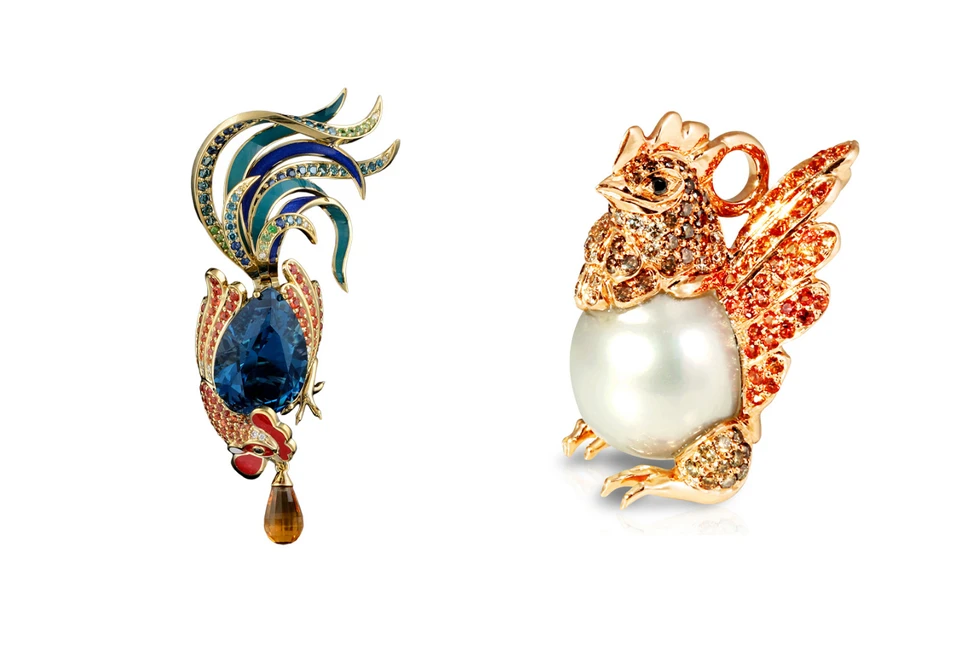 <p>Left: Master Exclusive Rooster brooch with London Topaz, right: Mario Buzzanca Rooster pendant with pearl</p>
