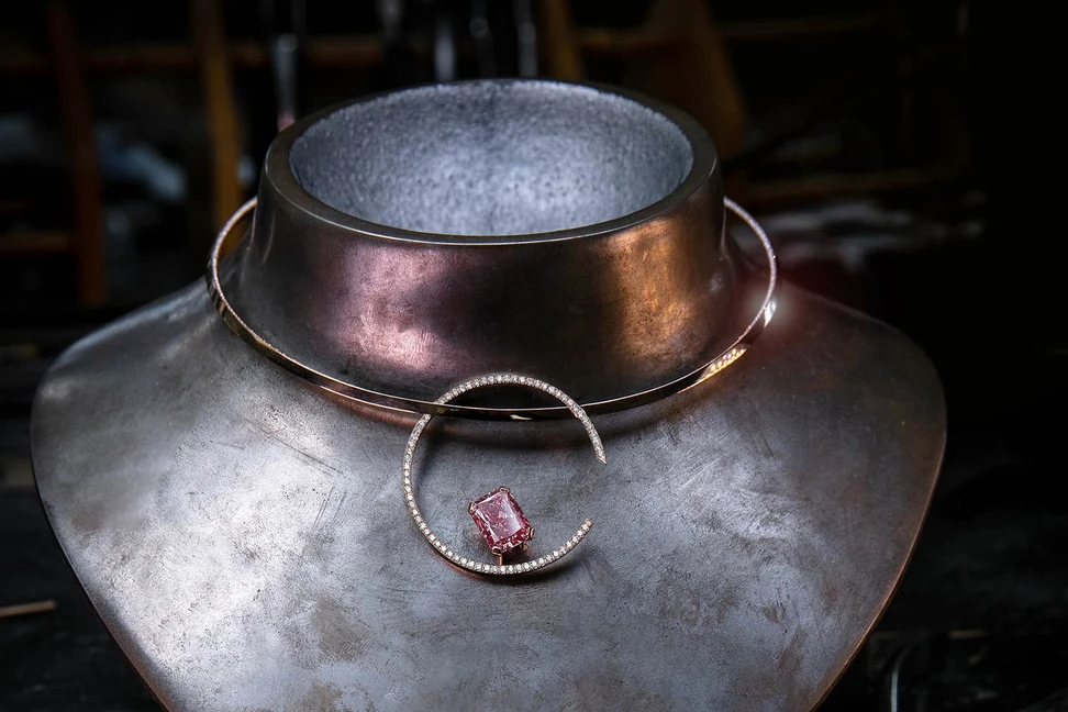 <p>Messika ‘Private Collection’ ‘Pink Temptation’ necklace with vivid pink 5.36ct radiant cut diamond and colourless diamonds in rose gold</p>