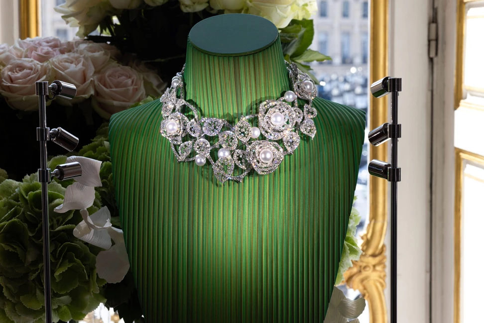 <p>Mikimoto Rose Garden necklace with white South Sea cultured pearls and 101.36 carats of diamonds set in 18k white gold </p>