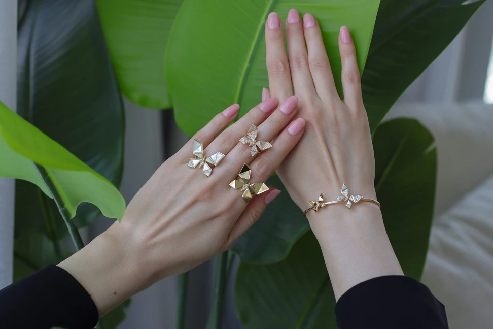 <p>The collection name is borrowed from the French pastries <em>vol-au-vent, </em>which translates as “flying in the wind”</p>
