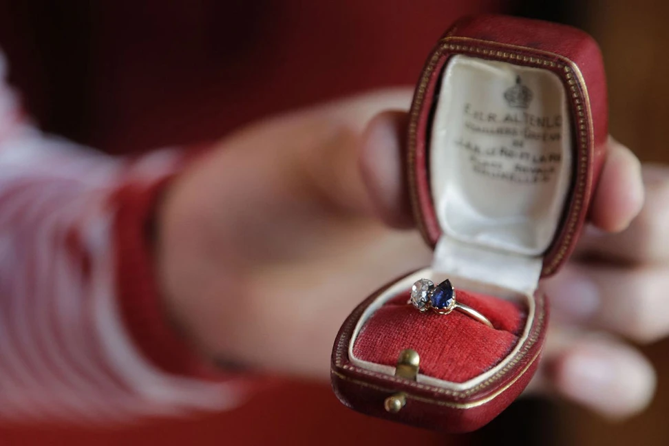 <p>Napoleon and Josephines engagement ring</p>
