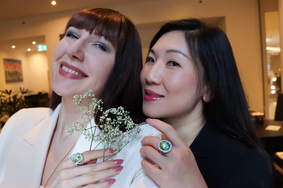 A shared fascination with exceptional gemstones – and Australian opal in particular – gives Katerina Perez and Olivia Chan plenty to talk about during their meeting in Sydney