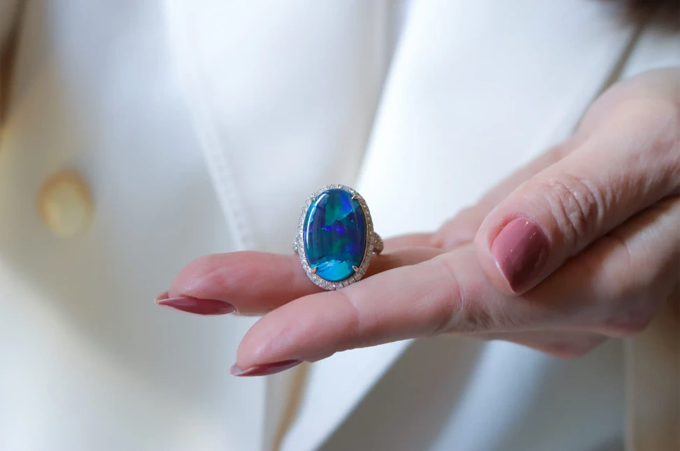 Planes of blue, turquoise and green come together to form the distinctive Flagstone pattern in this 8.21-carat Australian black opal ring by Olivia Chan