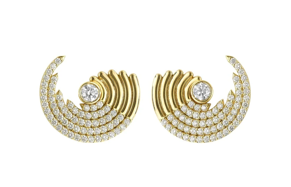 <p>Robinson Pelham Zouk large diamond earrings with 2.90 carats of diamonds in 18k yellow gold</p>