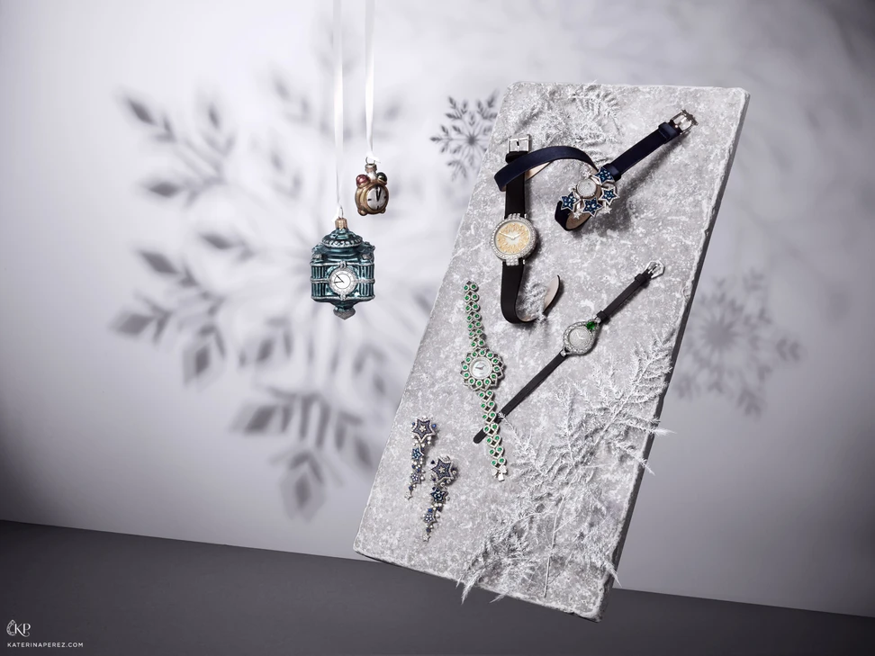 <p class="editorial_caption">SICIS Star watch in micromosaic and diamonds; Harry Winston 39 mm watch from The Premier Collection™; Chaumet Joséphine “Aigrette” watch paved with diamonds and embellished with a pear-cut emerald; Backes and Strausse Victoria Princess watch in white gold with emeralds and diamonds and mother of pearl dial; SICIS Star earrings in micromosaic and diamonds</p>