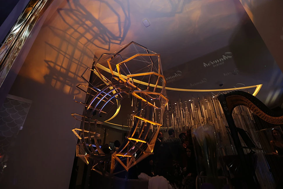 <p>Shawish London boutique window with an art object shaped as the famous all diamond ring</p>