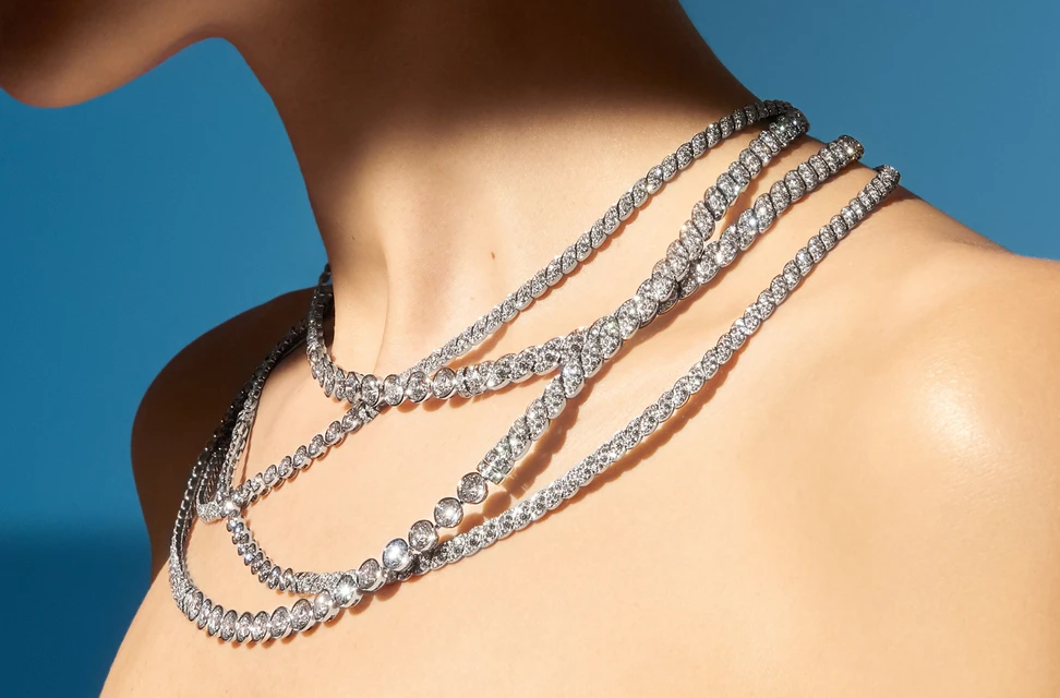 <p>“Sparkling Lines” necklace from “Flying Cloud” collection in 18K white gold set with 49 round-cut diamonds and 2823 brilliant-cut diamonds</p>