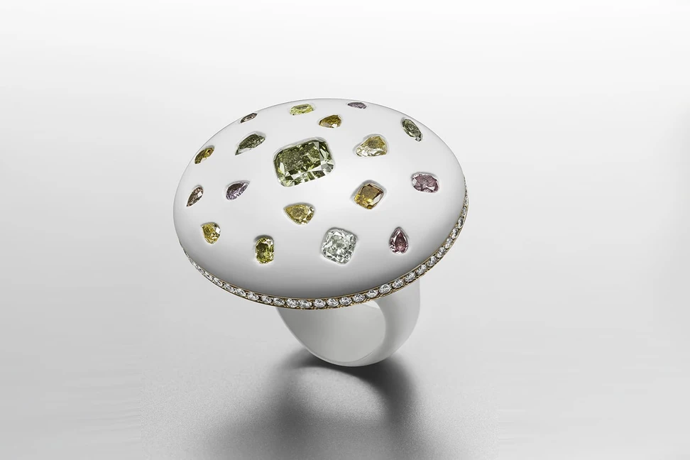 <p>Suzanne Syz ‘Sex on the Beach’ ring with fancy deep grayish yellowish green cushion diamond and coloured diamonds in enamel and 18k pink gold</p>