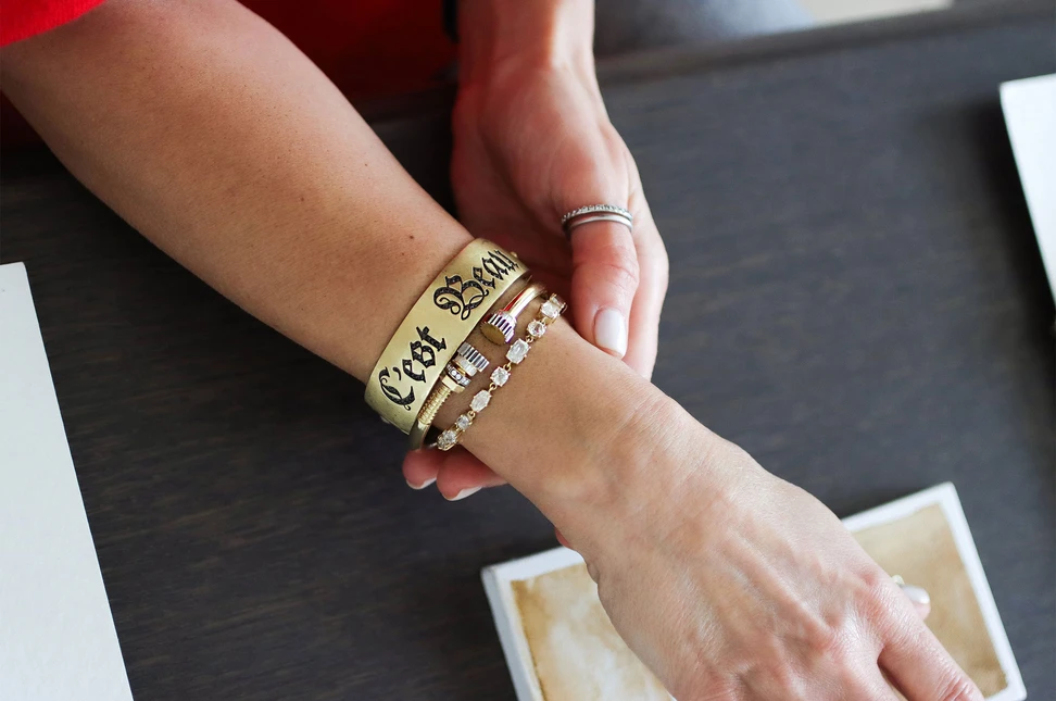 <p>From the C’est Beau, C’est Cher collection, the C’est Beau bangle in brushed yellow gold is a signature Sylva &amp; Cie creation</p>
