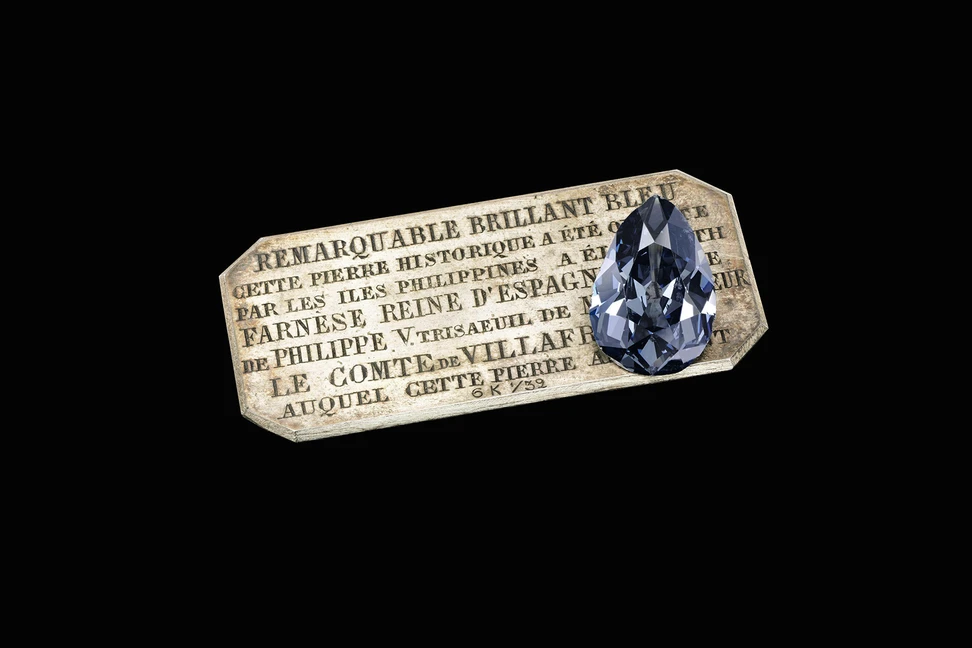 <p>The ‘Farnese Blue’ &#8211; a pear cut 6.16 carat fancy dark grey-blue diamond</p>
