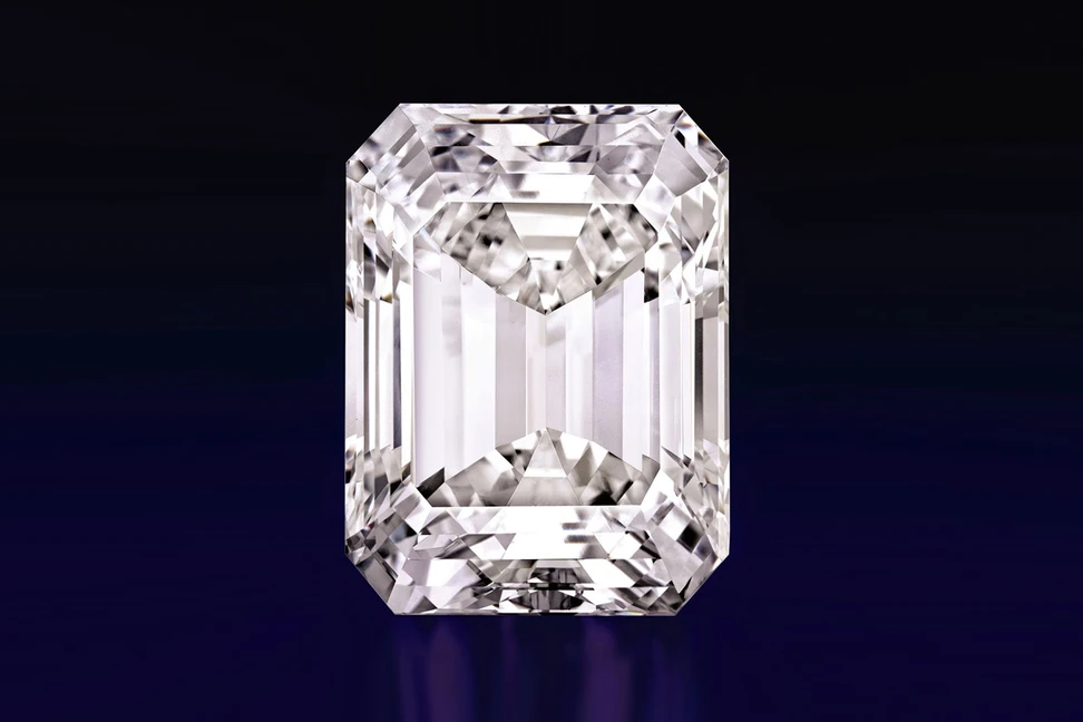 <p>The 100 cts D-IF emerald cut diamond</p>