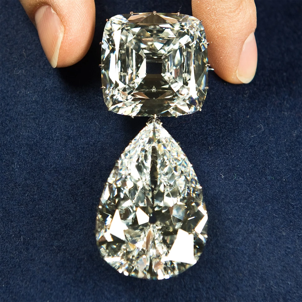 <p>The Cullinan diamonds brooch, featuring the 94.4 carats and 63.6 carats Cullinan III and Cullinan IV diamonds</p>