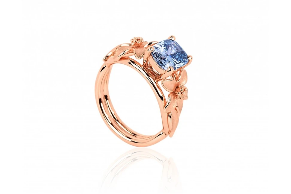 <p>“The Jane Seymour” 2.08-carat Fancy Vivid Blue Diamond Ring</p>
