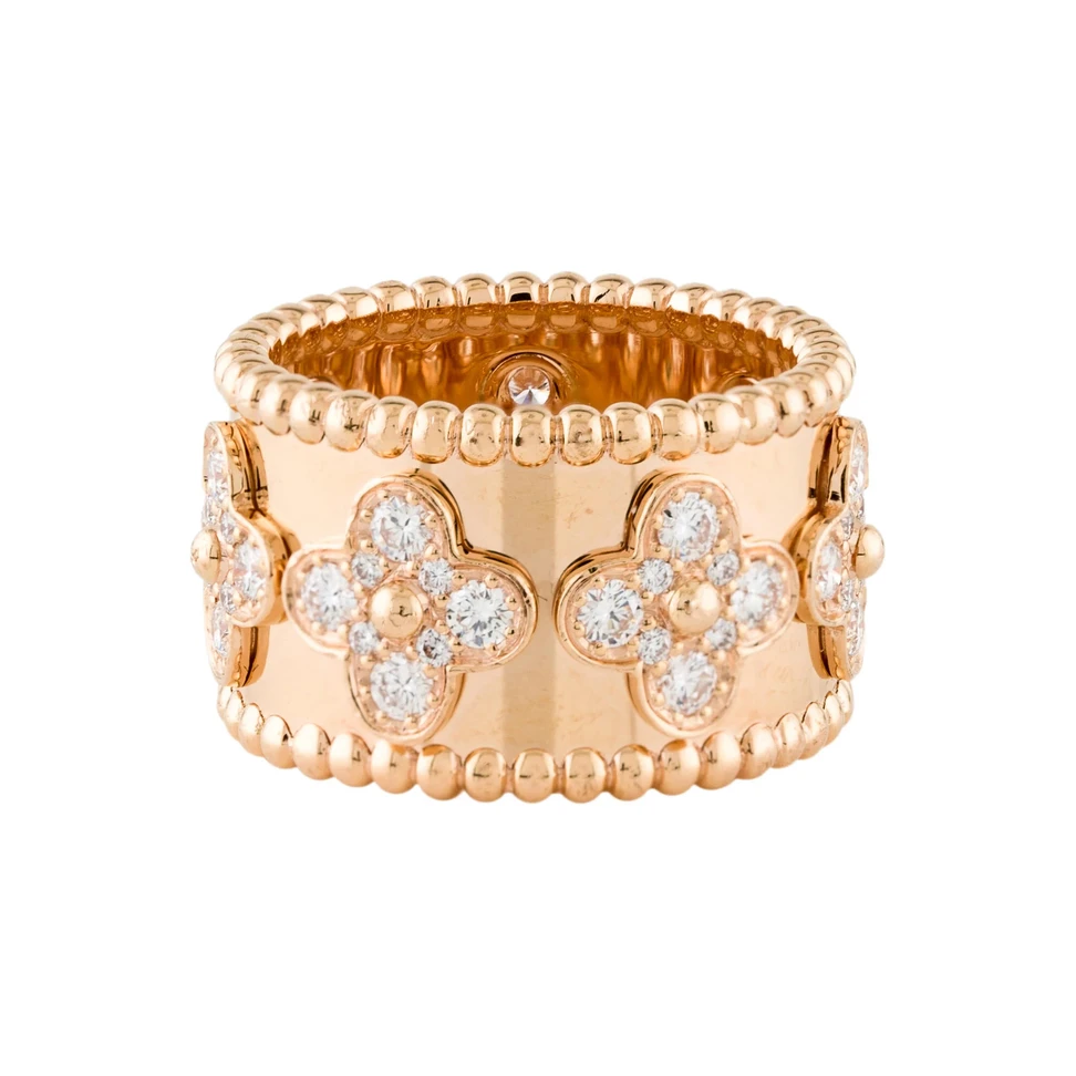<p>Van Cleef&Arpels Alhambra band ring in rose gold</p>