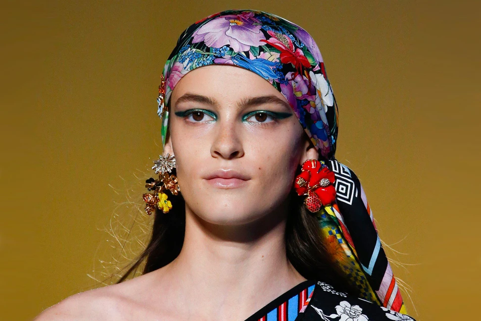 <p>Versace Spring/Summer 2019 catwalk</p>