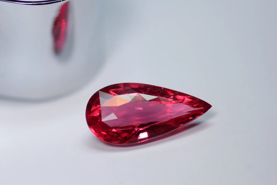 <p>The 10ct Jedi spinel was once a 20ct rough. The cutter ‘lost’ 50% of the crystal to show respect for the material rather than greedily preserve the weight</p>
