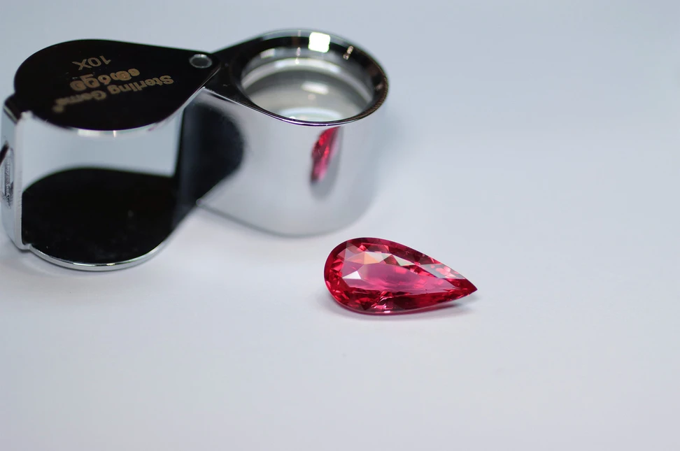 <p>A 10ct pear-shaped Jedi spinel from Mahenge in Tanzania at Avani Gems</p>
