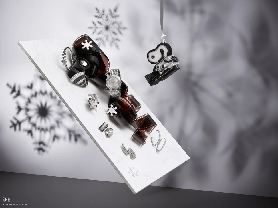 <p class="editorial_caption">White Stella Frost bangle by Tomasz Donocik with white and black diamonds, hawolite and hematite; Ventaglio collection bracelet with colourless and black diamonds by de Grisogono; Tomasz Donocik The Courtship of the Hornbill ring with colourless and black diamonds, rubies and mammoth tusk; Van Cleef&Arpels Charms watch paved with diamonds; JRS Jewelry Skin ring in white and black gold with diamonds; JRS Jewelry Star ring in white with diamonds; Messika Angel diamond earrings in 18K white gold; Boucheron Quatre Radiant hoop earrings in white gold with diamonds</p>