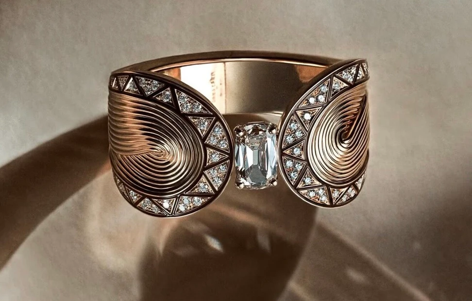 <p>Dries Criel Hestia bracelet in 18K gold, set with a 10ct old mine cut diamond, natural diamonds and enamel</p>
