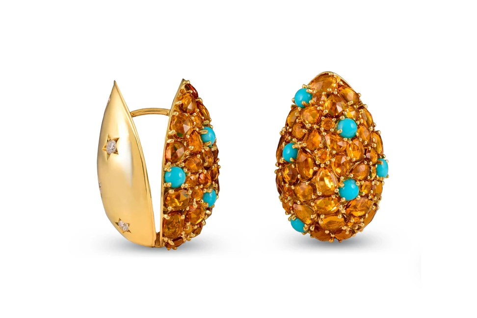 <p>Gyan Jaipur reversible earrings from the Jaipur collection with citrine, turquoise cabochons and diamonds in 18k yellow gold</p>
