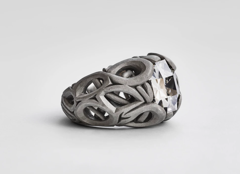 <p>Otto Jakob Tycho IV ring in 18K white gold, set with a diamond, side view</p>
