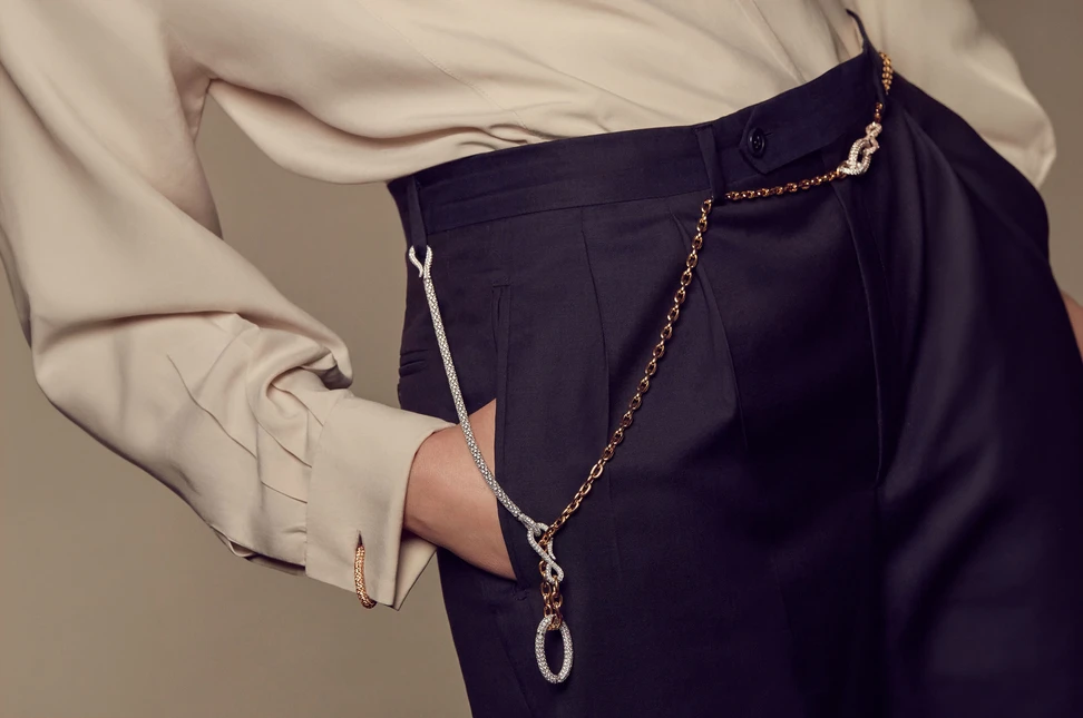 By combining chains and adding links, each ODEA suite can even be transformed into a belt