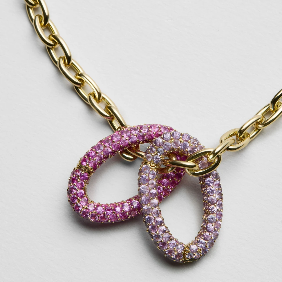 VESCOVI's signature jewellery collection, ODEA, is designed around a simple yet distinctive motif: the oval