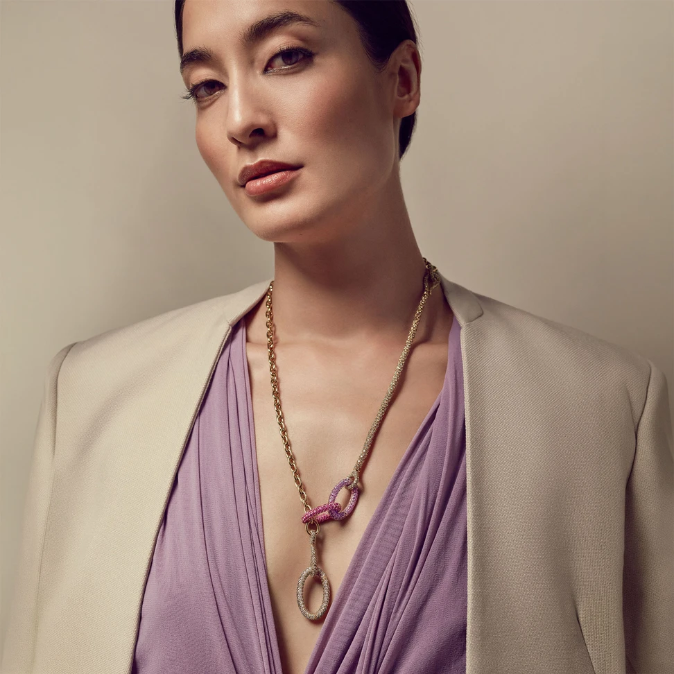 ODEA is an invitation to explore, compose and experiment with high jewellery