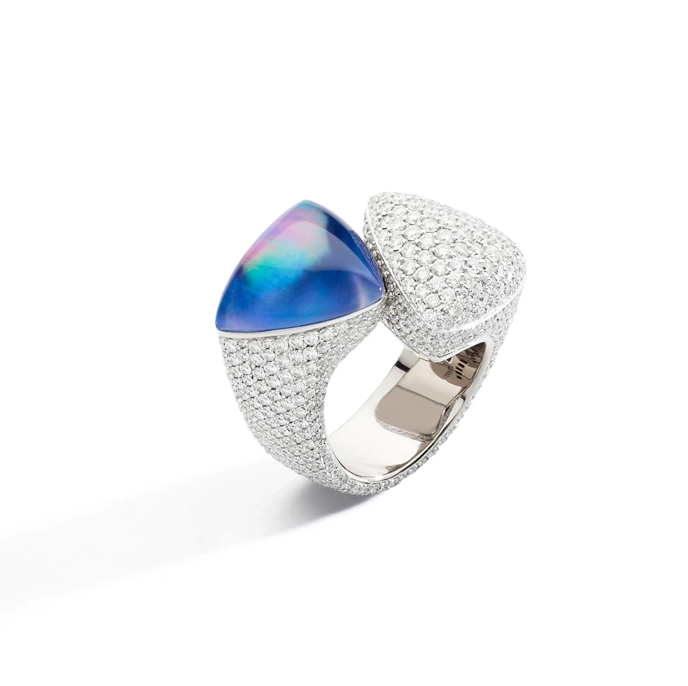 Vhernier Freccia High Jewellery ring with lapis lazuli, rock crystal, mother of pearl and 8.18 carats of diamonds in white gold 
