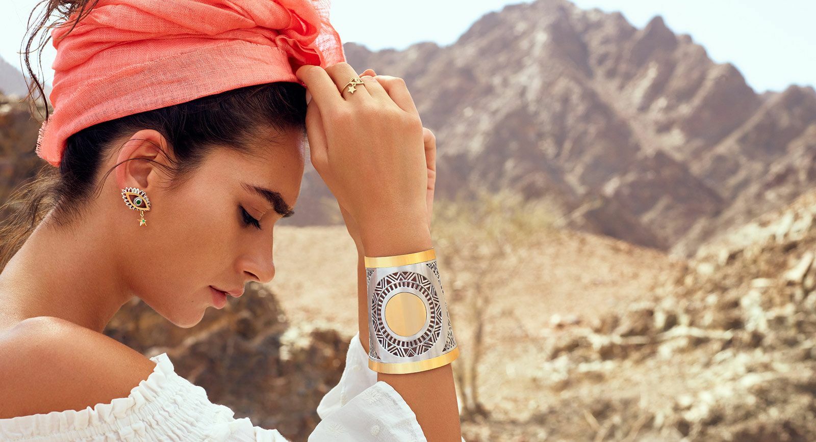 Золотые кольцо и серьги из коллекции Gypsy от Azza Fahmy