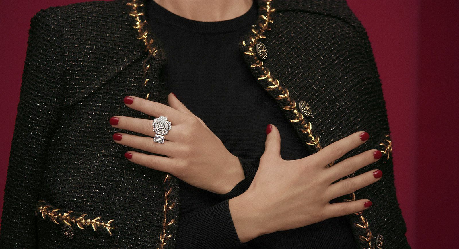Asymmetric design in Chanel haute joaillerie 1.5 collection 'Contraste Blanc' ring
