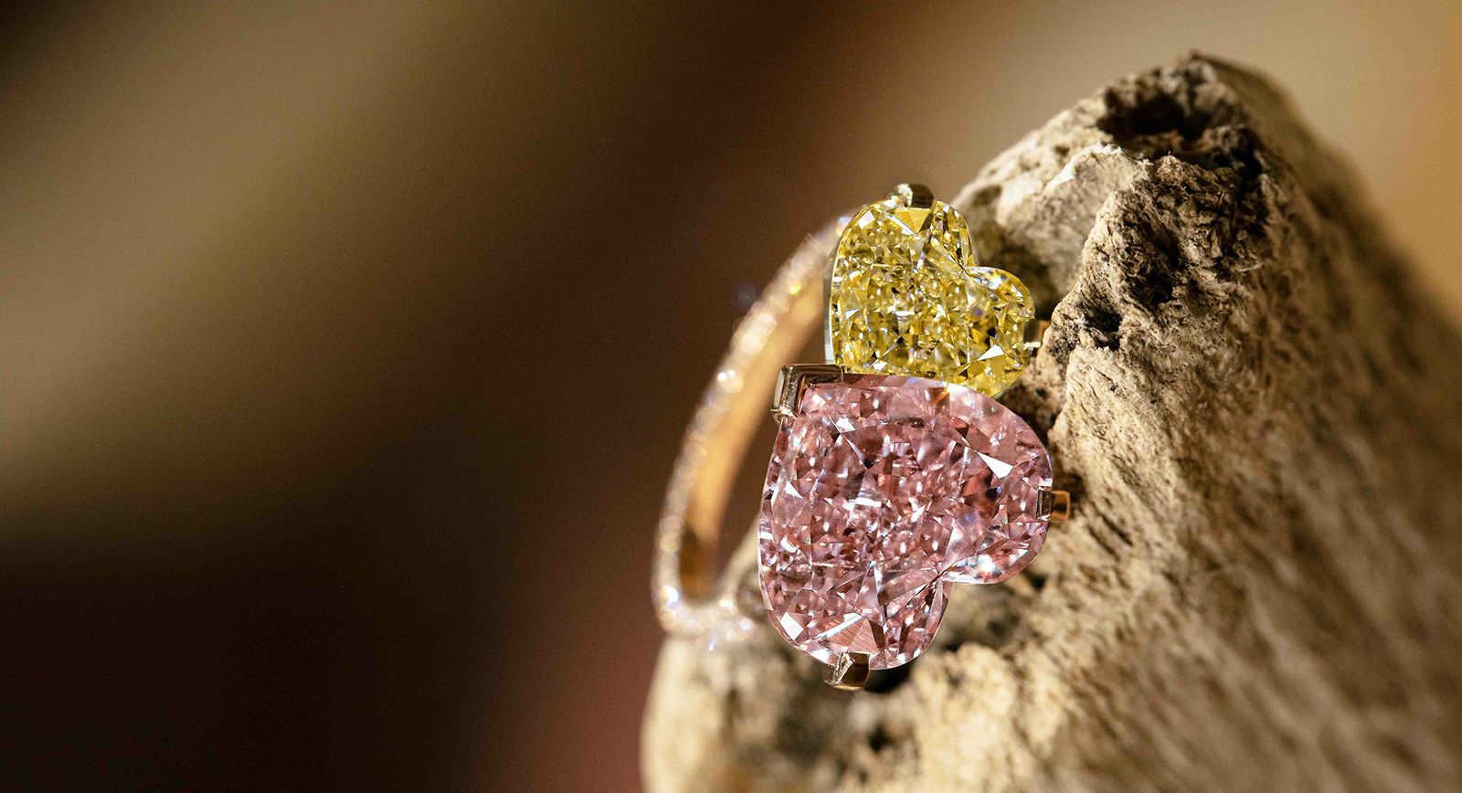 Кольцо Messika 'Private Collection' с желтым и розовым бриллиантом в огранке "сердце"