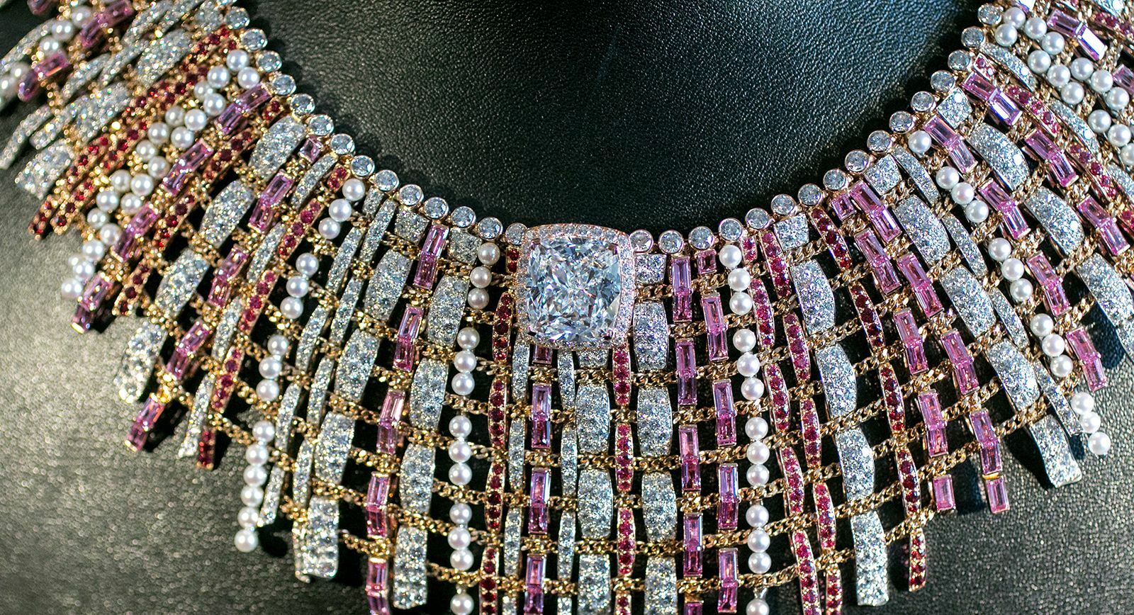 Chanel Tweed de Chanel necklace 