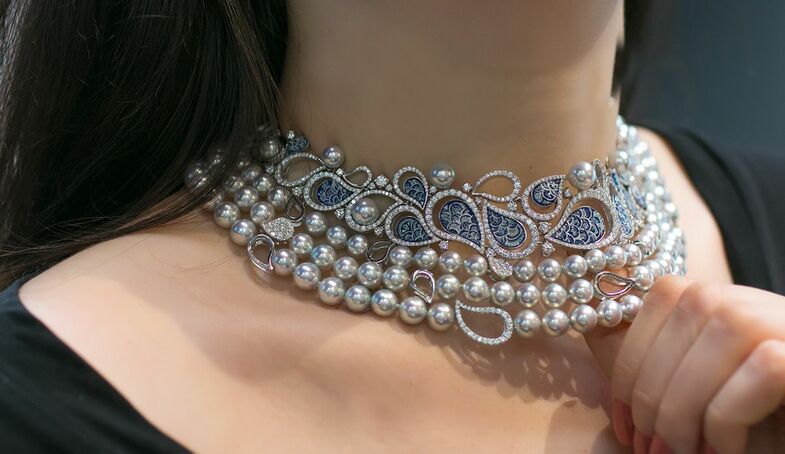 S2x1 sicis necklace close up