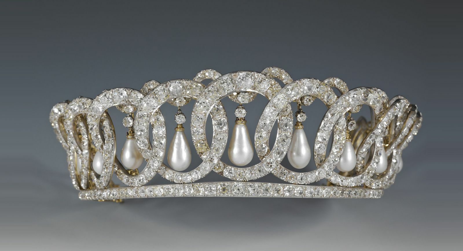 тиара жемчуг Vladimir Tiara Royal Jewellery королевские украшения Владимирская тиара