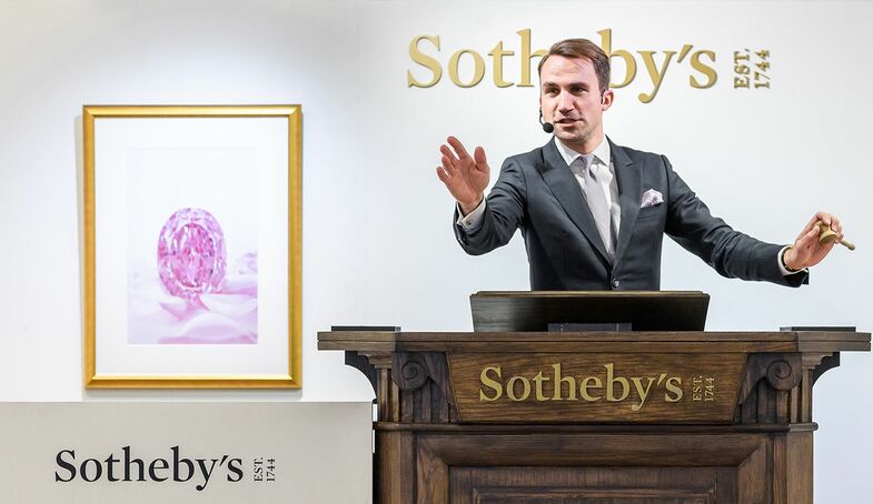 S2x1 benoit repellin   head of sotheby s geneva magnificent jewels auctioneering the sprit of the rose  2 