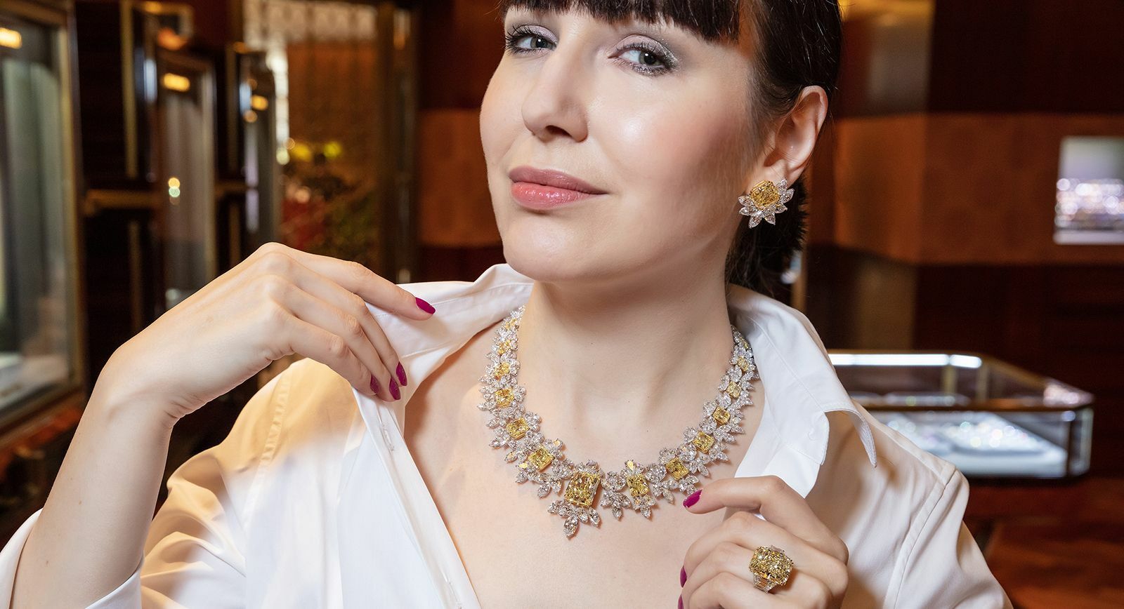Katerina Perez wears a Ronald Abram necklace with fancy yellow and white diamonds of 196.02 carats