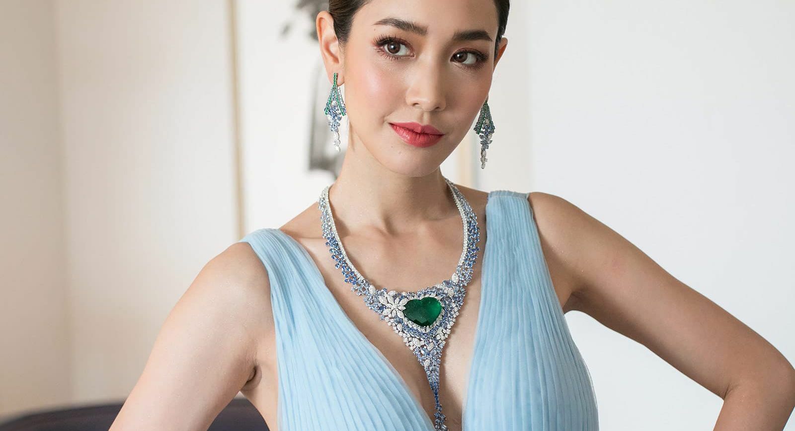 Avakian necklace with a 40-carat heart-shaped Colombian emerald, worn by Thai actress Peechaya Wattanamontree