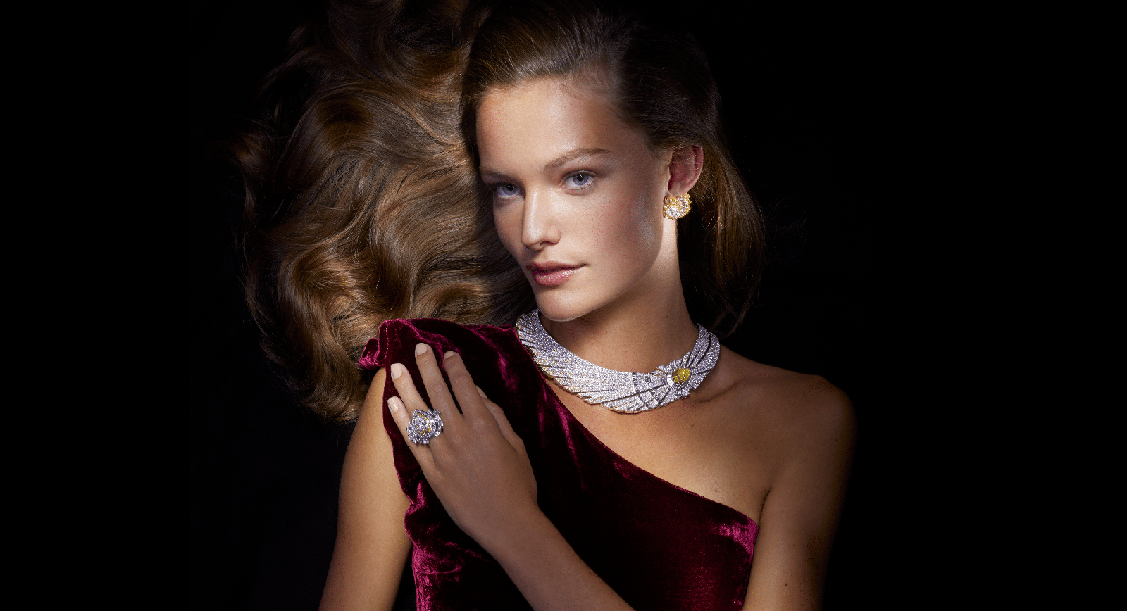 Van Cleef & Arpels Sous les Étoiles High Jewellery Collection Halley Necklace and Ring 