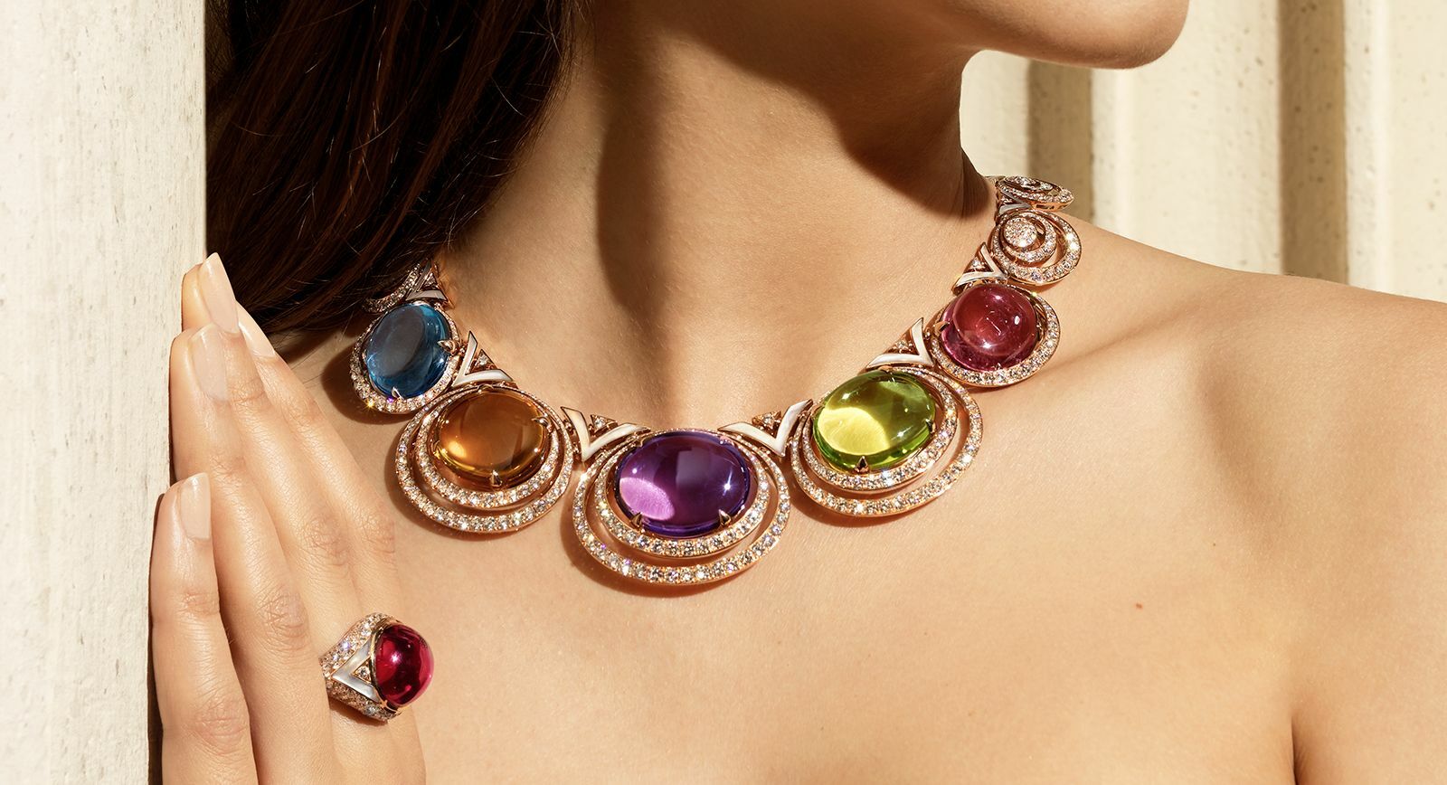 Колье Bulgari Magnifica High Jewellery Color Ripple с турмалином, аметистом, цитрином, кварцем, топазом и бриллиантами