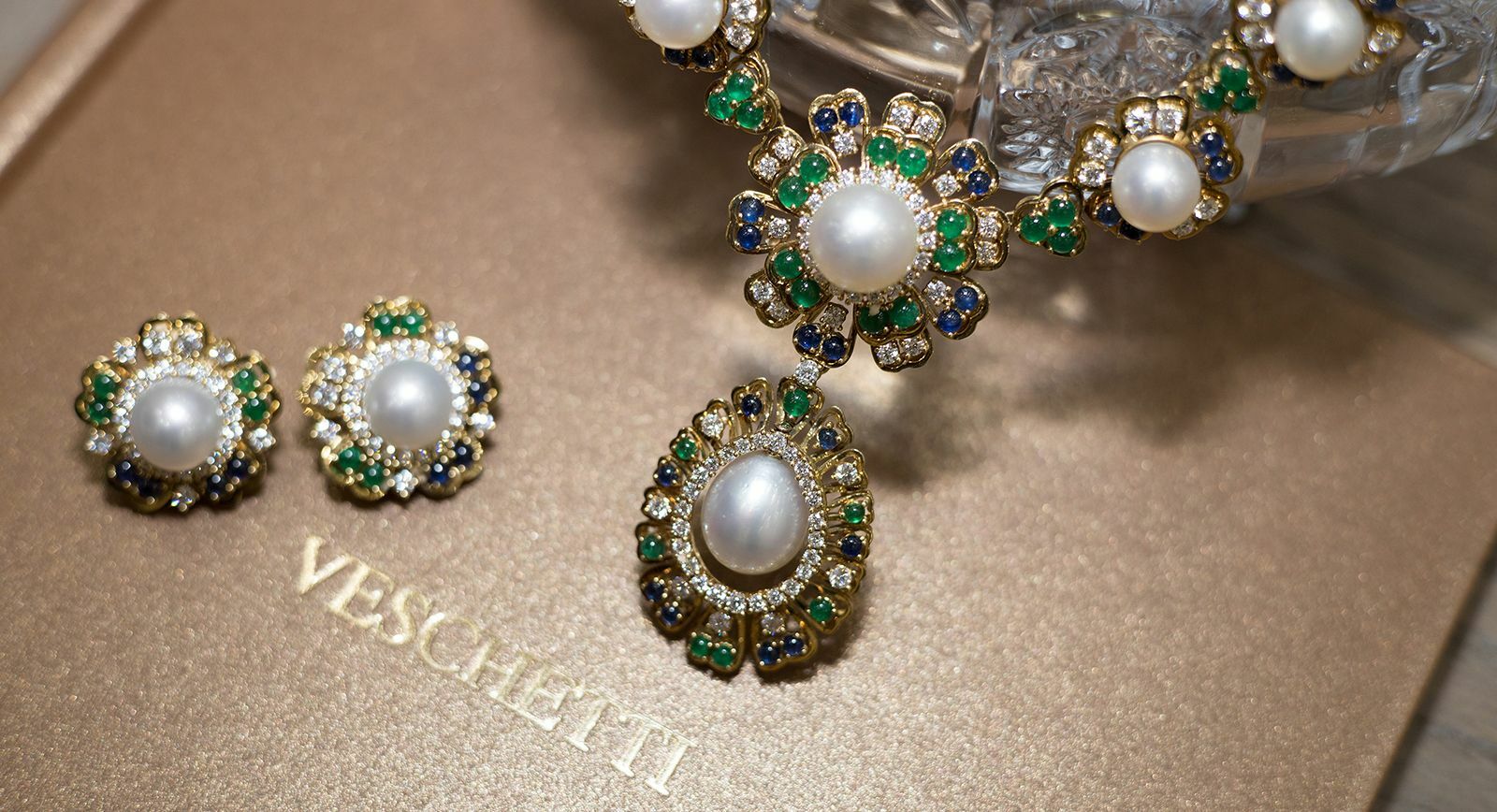 Veschetti necklace and earrings with pearls, coloured gemstones and diamonds