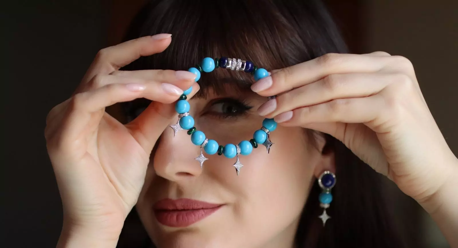 Katerina Perez holds the TOi Paris Sparkle bracelet with turquoise beads, lapis lazuli, malachite and diamonds in 18k white gold 