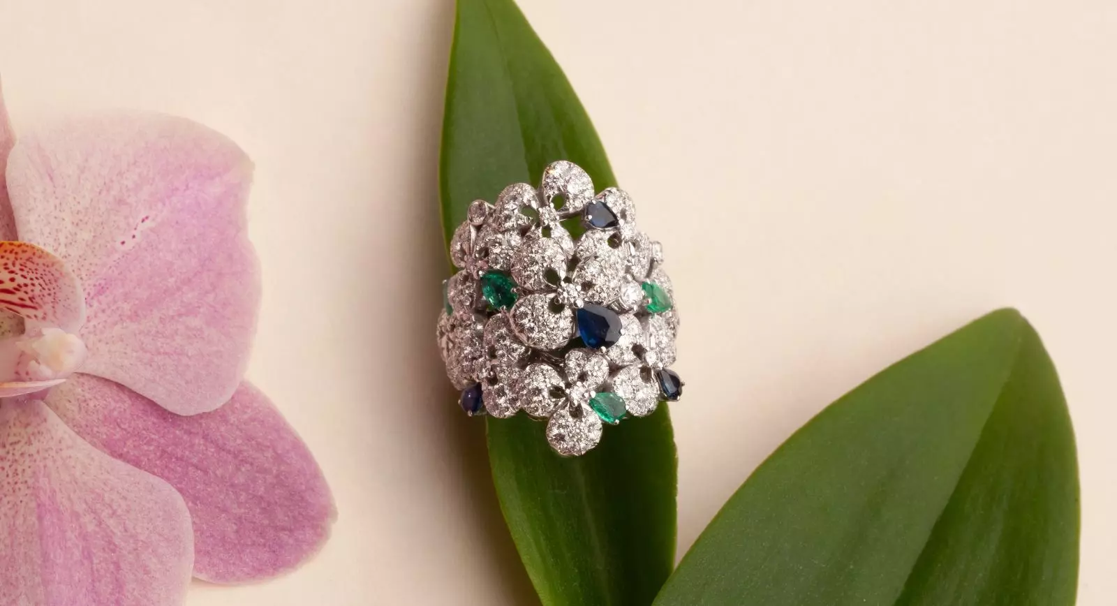 Miseno Ischia ring with diamonds, sapphires and emeralds in 18k white gold 
