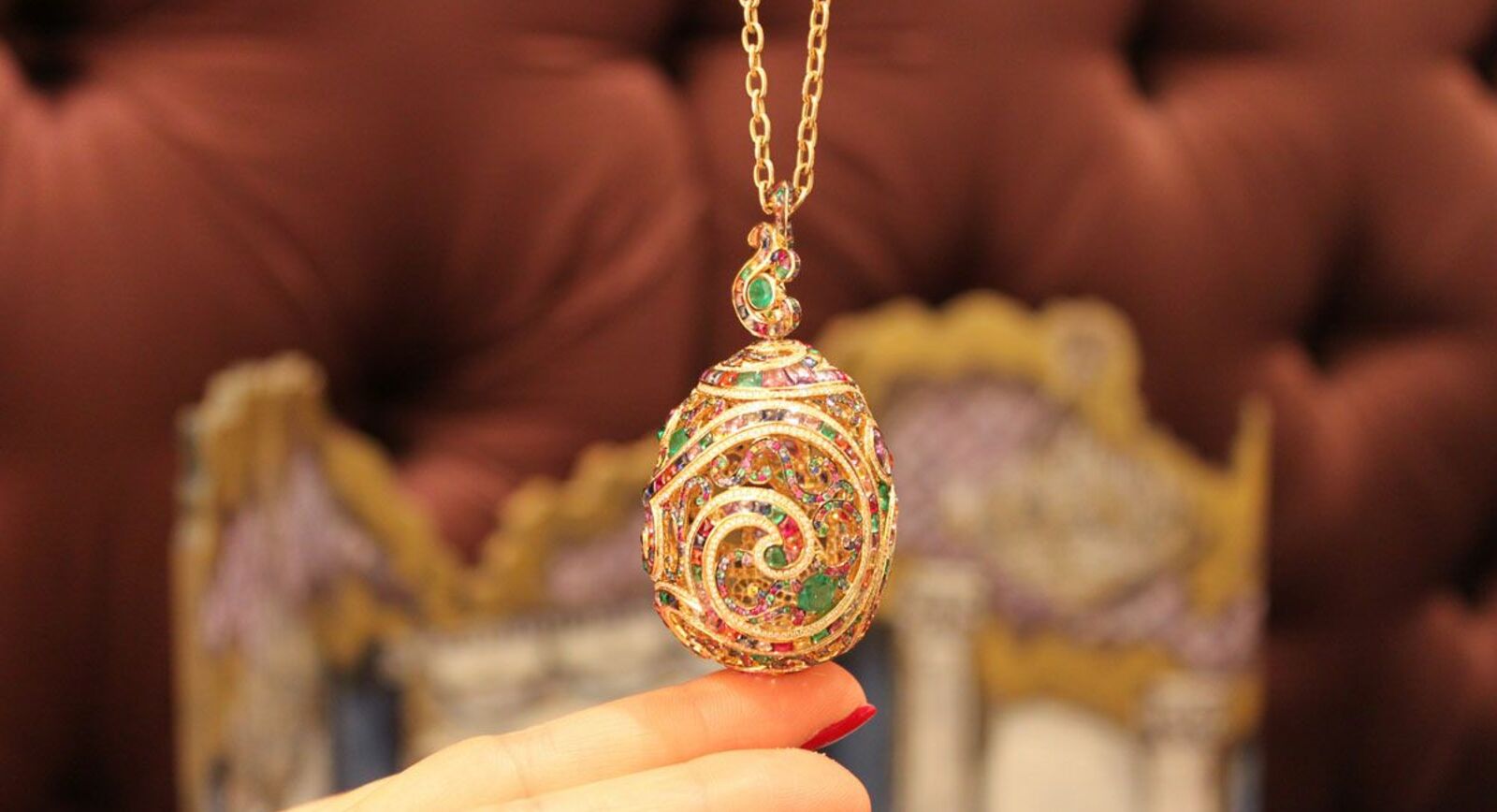 Fabergé Brings Out Kaleidoscope of Colours in Rococo Pendant