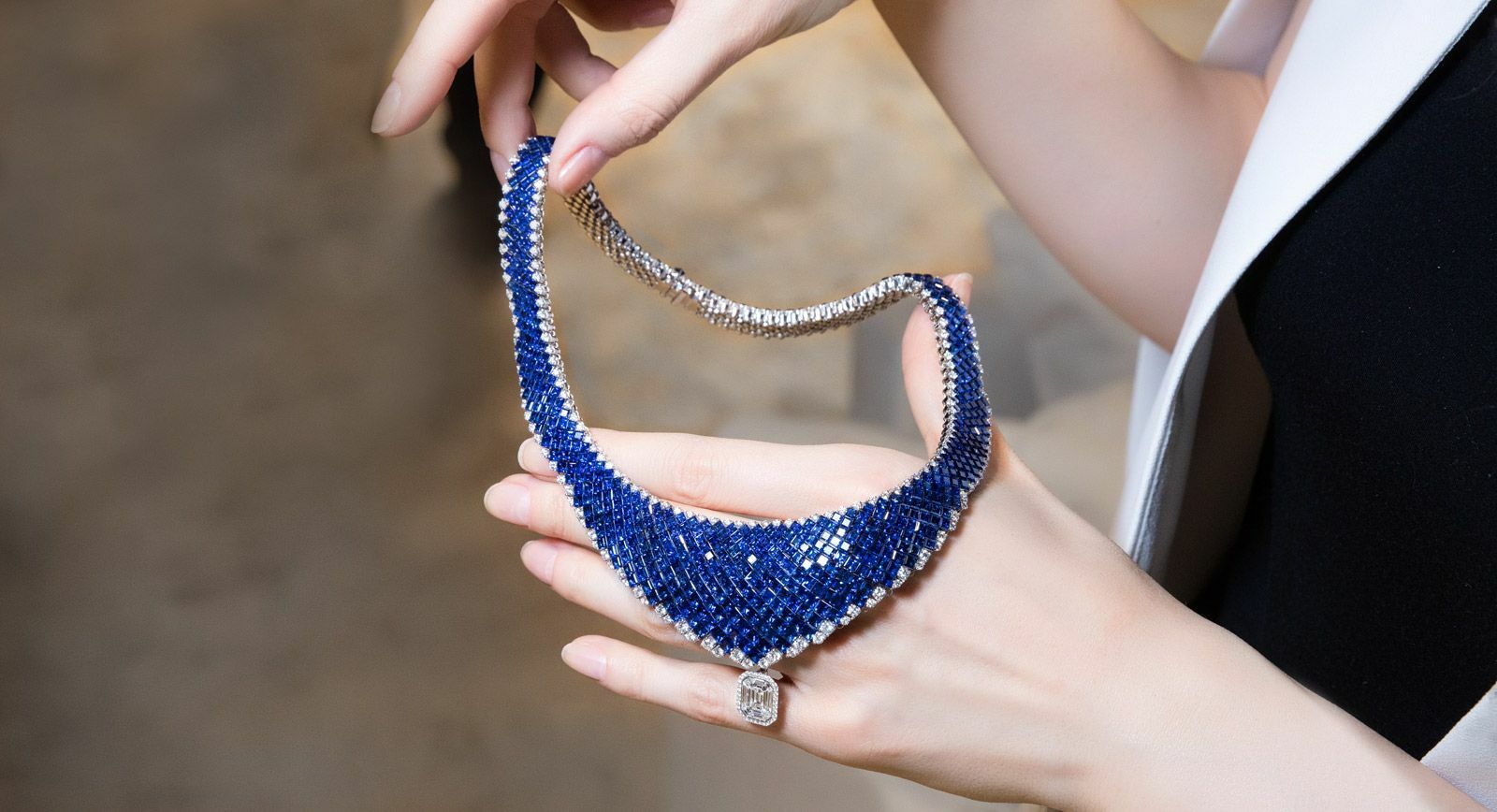 Ovidio necklace by Stenzhorn made in sapphires and diamonds with a Muse diamond drop