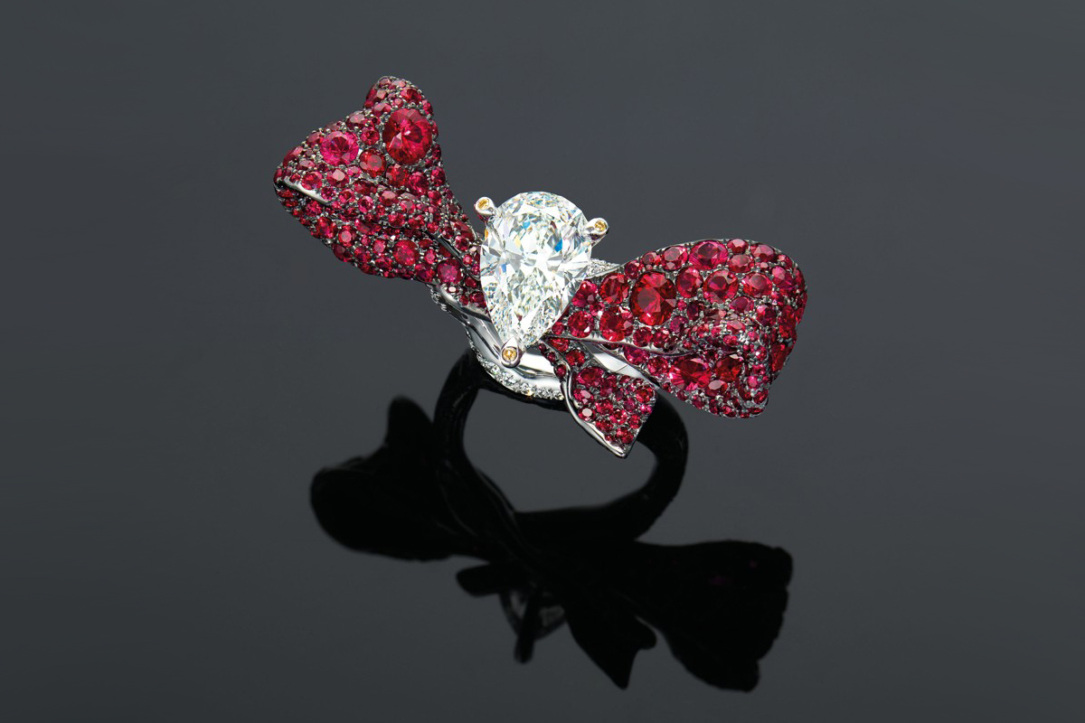 Кольцо Cindy Chao с бриллиантом, рубинами и разноцветными бриллиантами