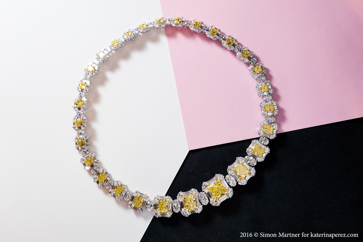 Setare Circular necklace with 47.89 cts of Fancy Intense Yellow diamonds with 9.55 cts center stone and bordered by 59.33 cts of white diamonds