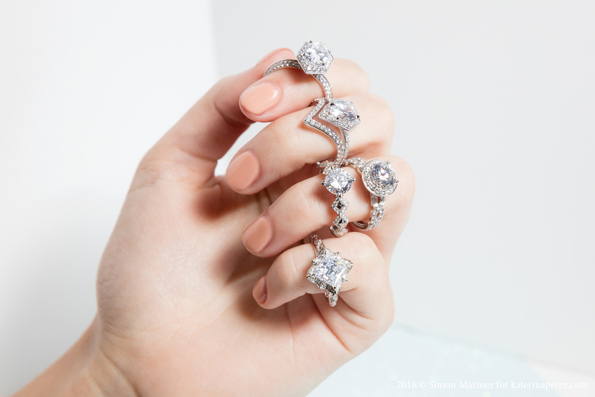 Помолвочные кольца Karl Lagerfeld из белого золота с бриллиантами