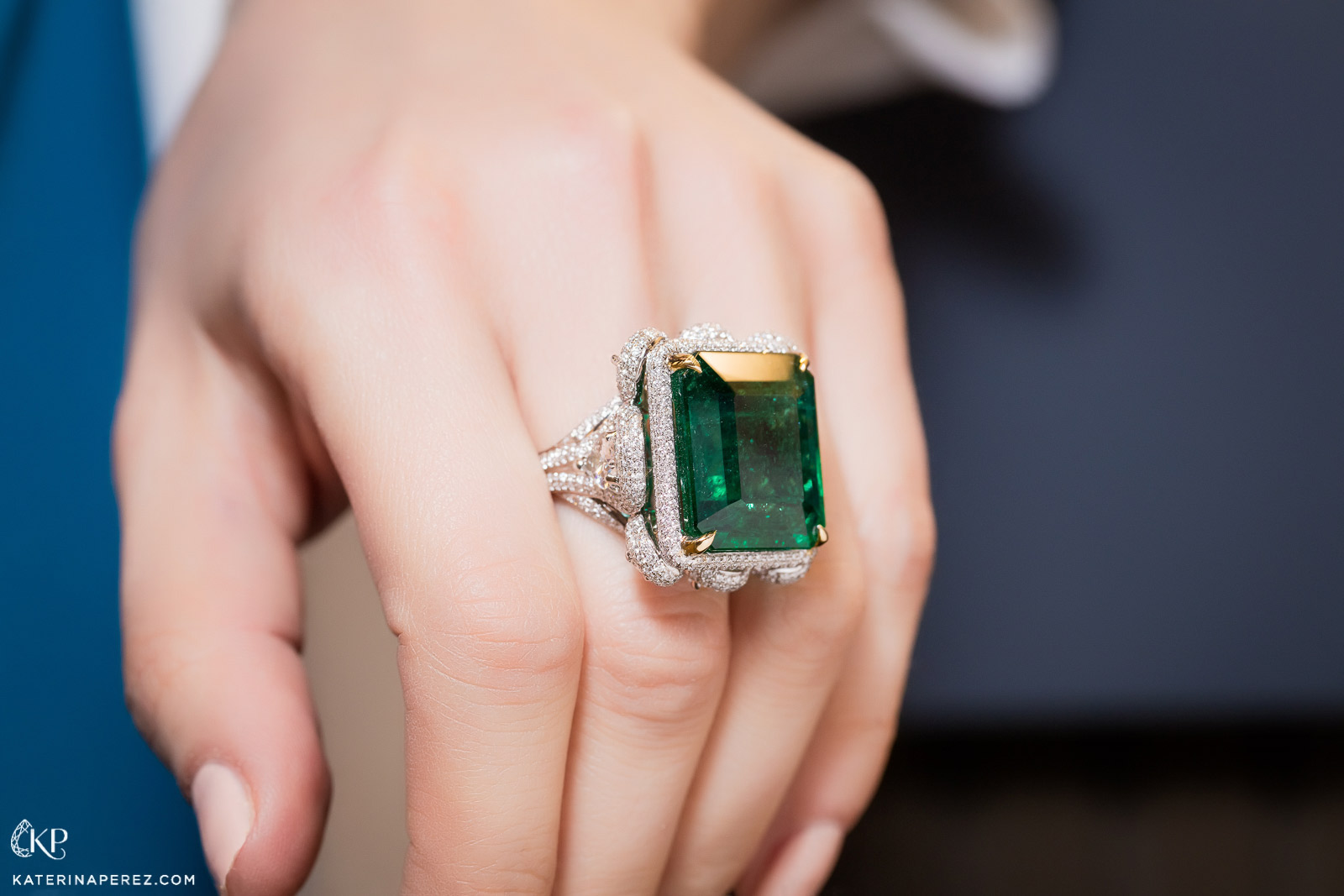 Takat cocktail ring with 24 cts Colombian emerald and 8 cts of diamonds. Photo by Simon Martner.