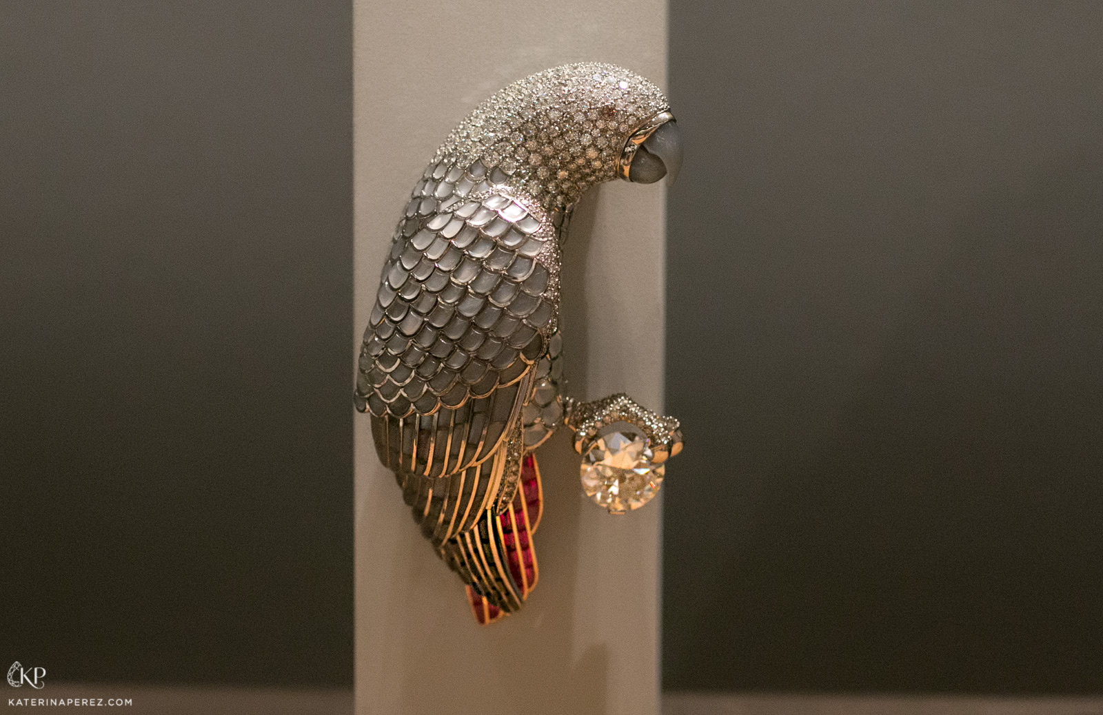 Hemmerle Parrot brooch with diamonds, rubies and moonstones
